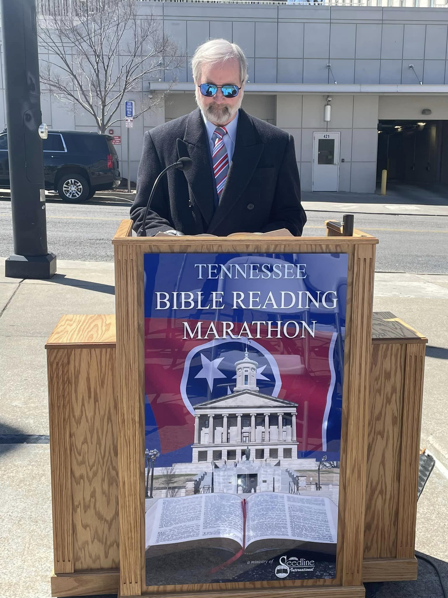 今年在田納西州議會大廈舉行的讀經馬拉松。該州議員參加讀經。（圖／Capitol Bible Reading Marathon臉書）